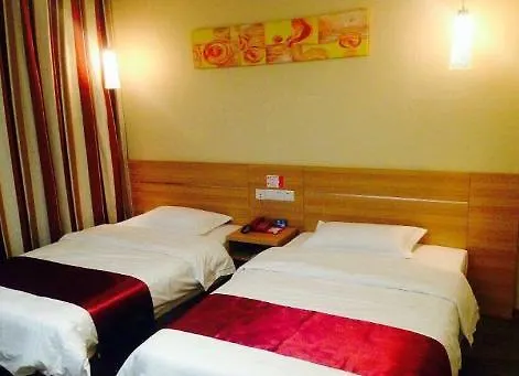 Thank Inn Chain Hotel Henan Puyang Taiqian Train Station Dayuchen 2*,  الصين